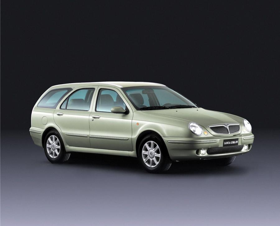 Lancia Lybra SW 1999 года  (фото 32 из 57)